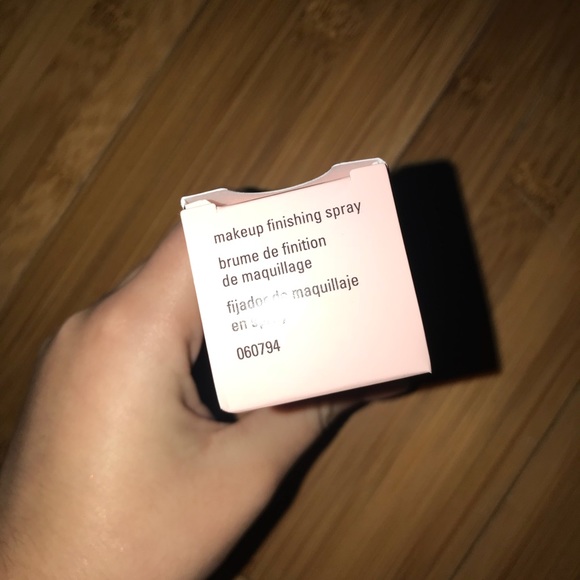 New Mary Kay Makeup Finishing Spray by Skindinävia - Picture 3 of 5